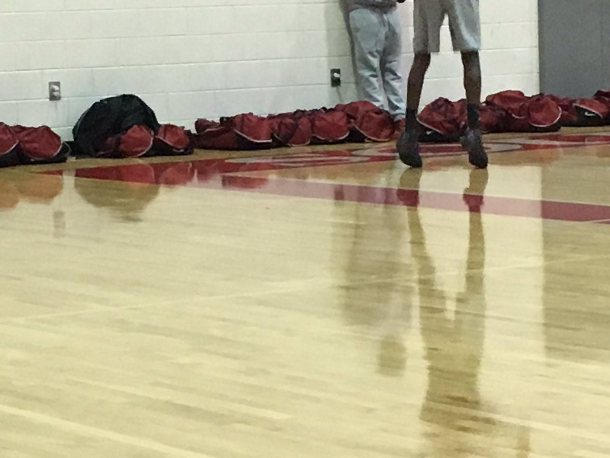 stallionhoops's tweet photo. Bags are packed. Thanks Miss Watts!  #stallionhoops #stallionnation @SPHSstallions @SPHSBoosters @spstallions @RHHerald https://t.co/Mv0Q1xWTkH