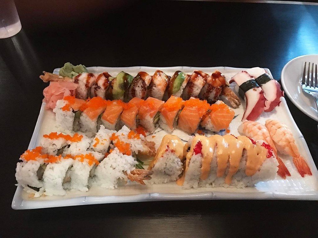 worldofeuni's tweet photo. #sushi #Kampai #nigiri #sashimi #tempura #orangeroll #yummyyummyroll #tempuraroll #crunchr… https://t.co/uFYE8gjttE https://t.co/LcFWvvZdbK