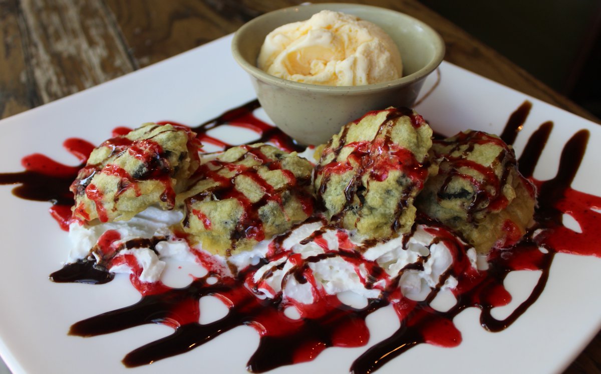 Genkiatl's tweet photo. What goes better w/ wine than dessert? Enjoy our Tempura Fried Oreos while you celebrate National Drink Wine Day. #Dessert #Oreos #WineDown https://t.co/GgtKoIjGsO