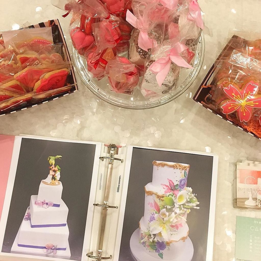 CakeWorksHawaii's tweet photo. Stop by for treats and an exclusive deal! #weddingweekhawaii #modernhonolulu https://t.co/uw4wIA4Dck https://t.co/5urXL30BlD