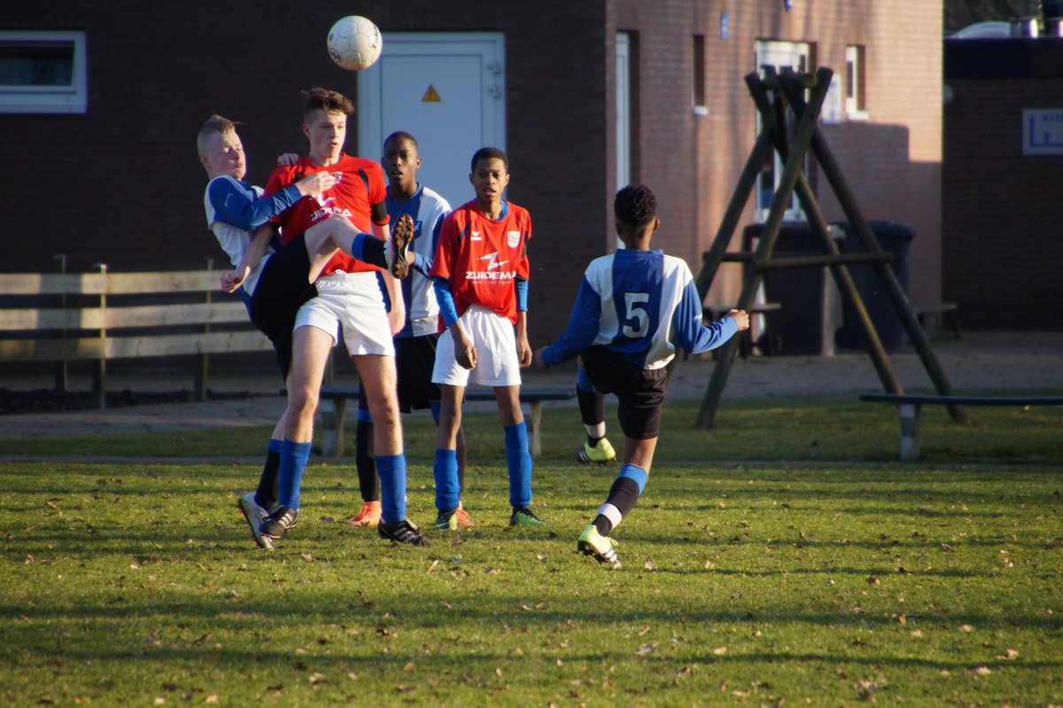 Na een moeizame start wist <a href="/vvNECDelfzijl/">vv NEC Delfzijl</a> JO15-1 vanmiddag de uitwedstrijd tegen <a href="/SCStadskanaal/">SC Stadskanaal</a>  te winnen met 0-2