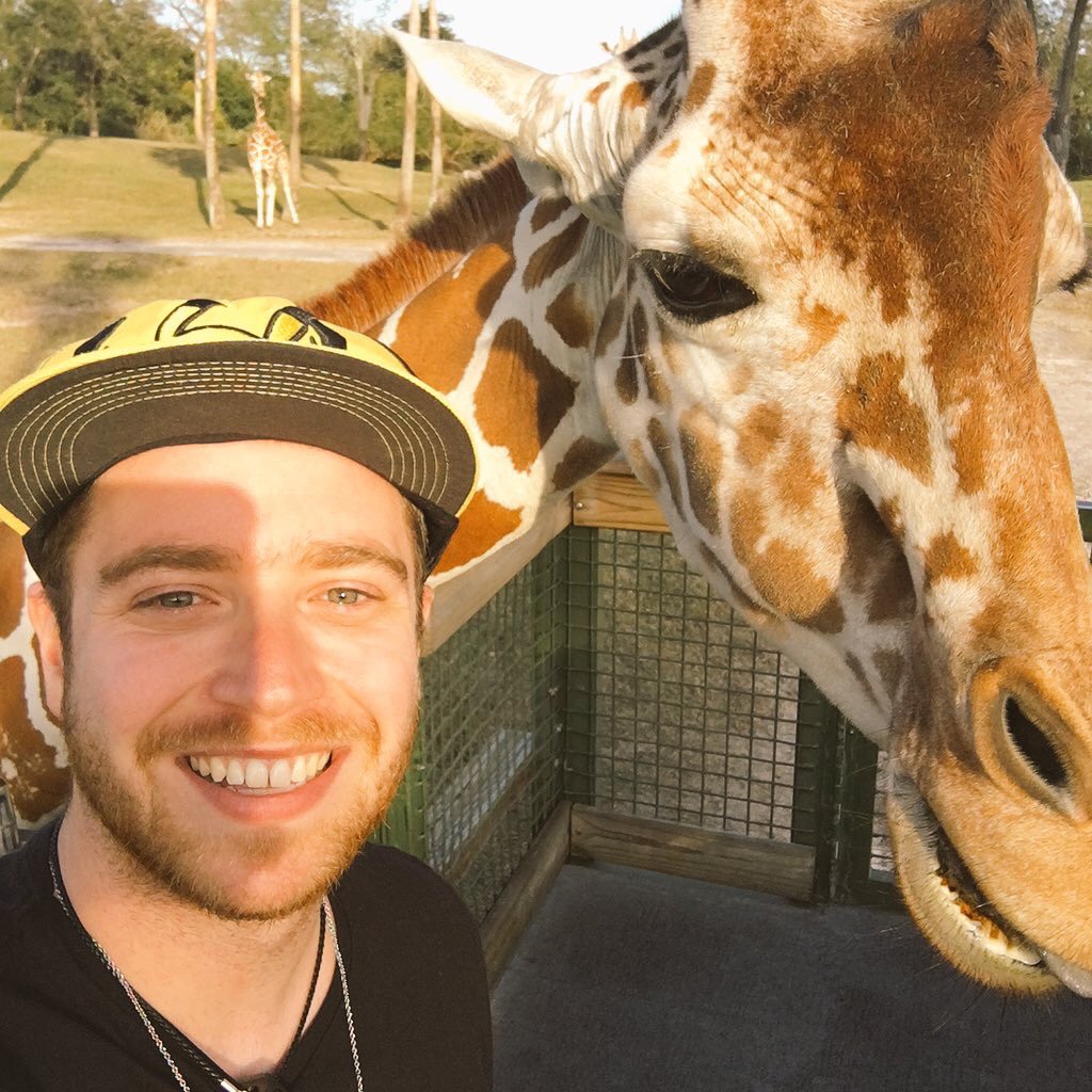 CentralLubaTV's tweet photo. UM RT = UM VOTO
SE O LUBA GANHAR
#KCAPersonalidadeBR #LubaTV https://t.co/NyYWSbrKAv