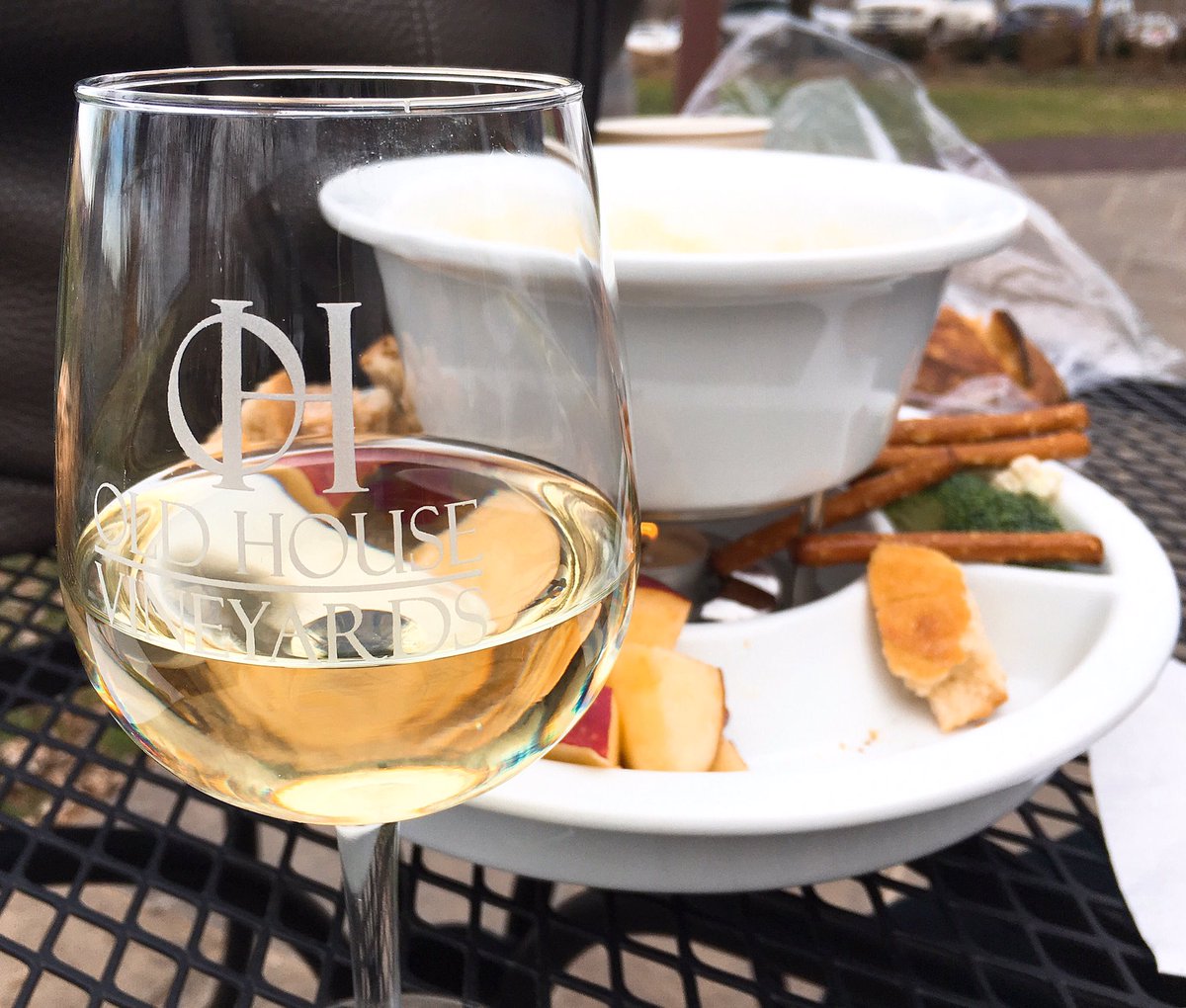 sipnslurp's tweet photo. Taking advantage of this crazy warm February day to sit outside at Old House Vineyards to enjoy some fondue and #Chardonnay #vawine https://t.co/Veodvc7eQG