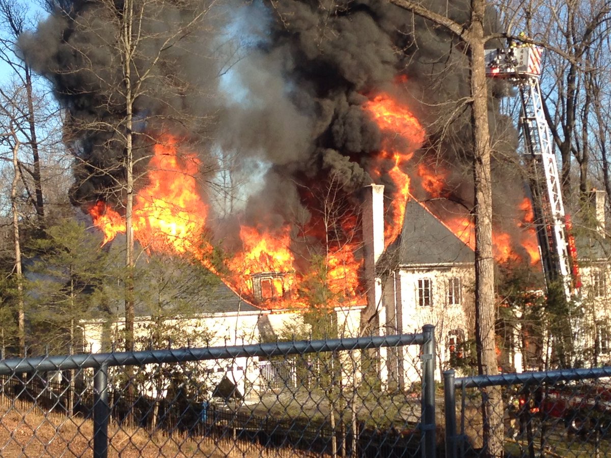 ArlingtonVaFD's tweet image. A few pictures from this mornings 2-alarm fire in McLean. Several #ACFD units assisted @ffxfirerescue with this incident. #TeamWork