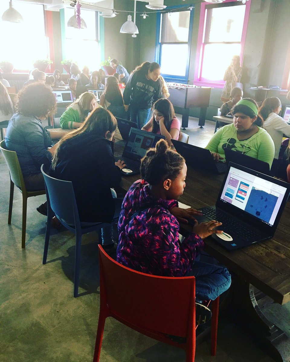 MarinaGavito's tweet image. Teaching girls from Martinez Street Women&apos;s Ctr how to code today cc: @Geekdom @googlefiber @SheCodeConnect