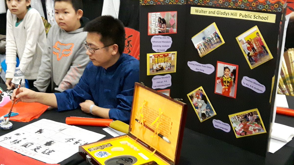 DougNicholls2's tweet photo. Pleased to see @WGHillElem partnership with Chinese Cultural Association @MCA4WB Expo2017 @FMPSD #mandarinclasses https://t.co/yVDqUZCk2U
