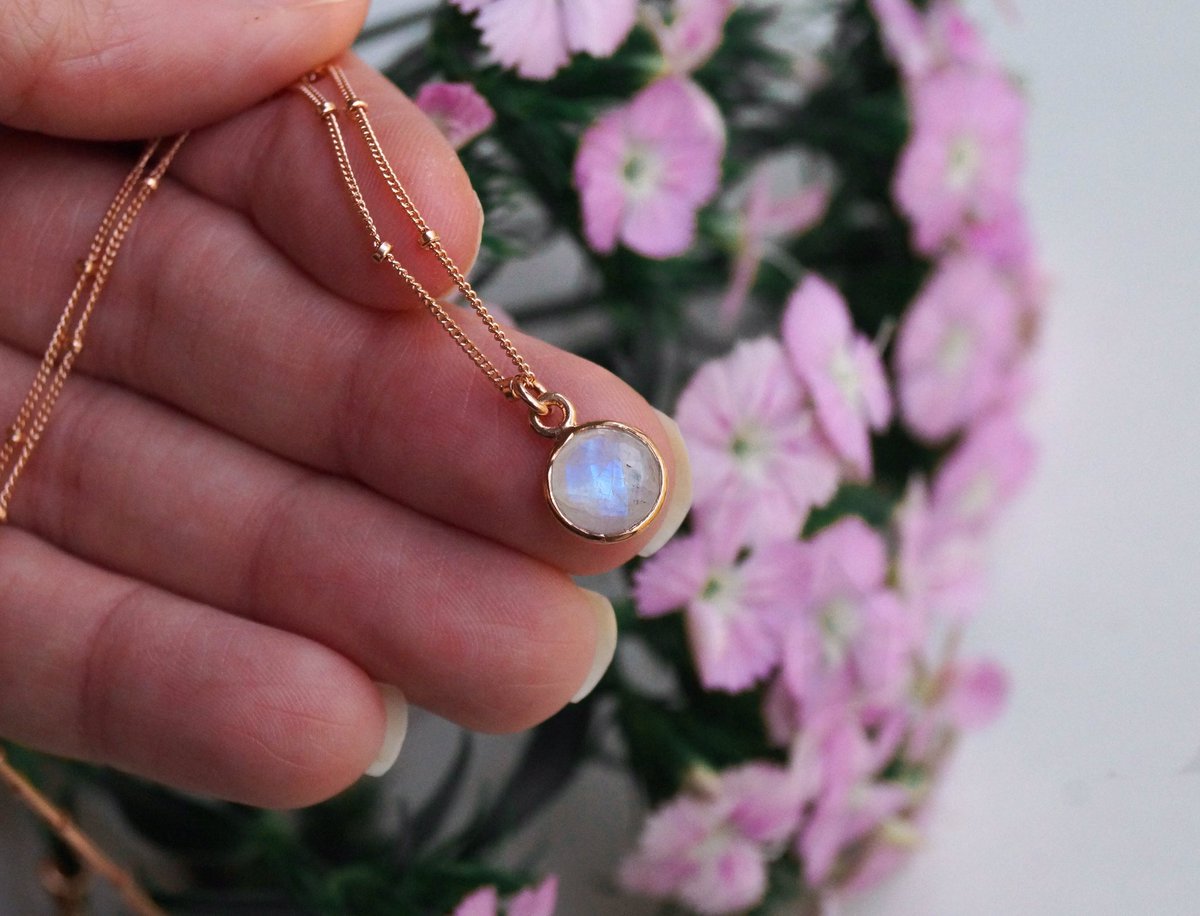 _wanderandlust's tweet photo. Lots of these beauties getting sent out today! 🌸🌙🌿#Moonstone #RoseGoldJewelry https://t.co/A1cDlHtbcc https://t.co/mn2y2k0Blg