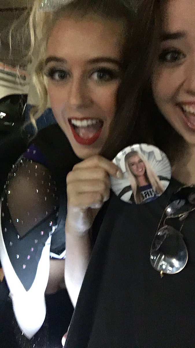 samfinglass's tweet image. Living vicariously through Squid #FingLaSelle #whereisSam