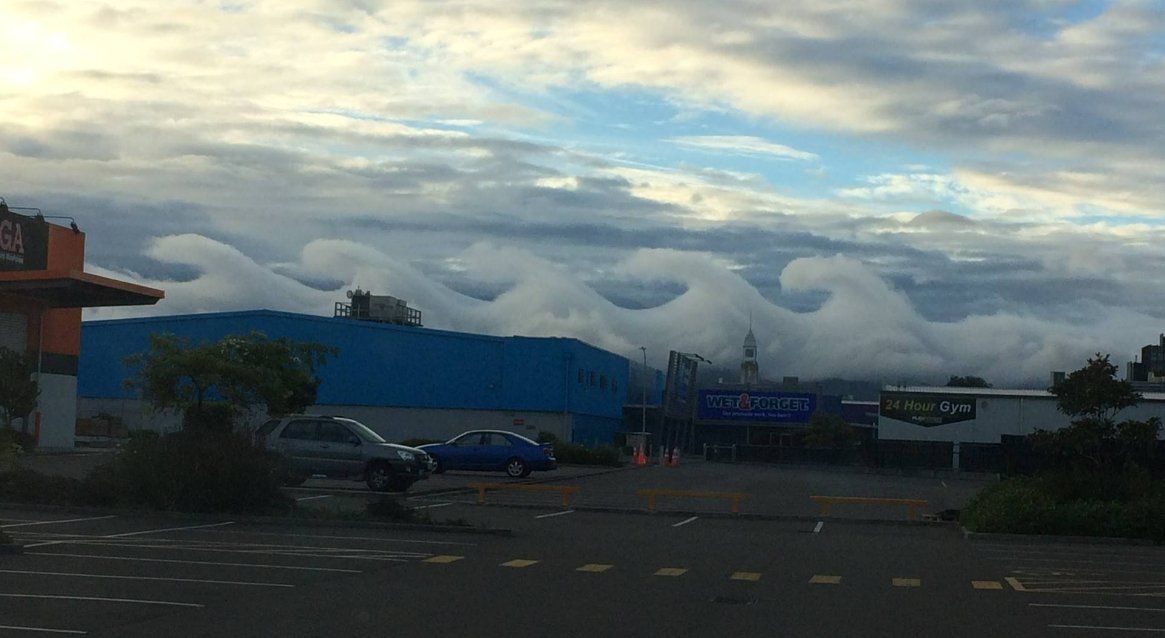 StormHour's tweet photo. Fantastic shot of #KelvinHelmholtz Waves by Carl Gadsby in Palmerston North! https://t.co/fvPpzZY1aT Courtesy of @MetService #StormHour https://t.co/GV5yGQowng