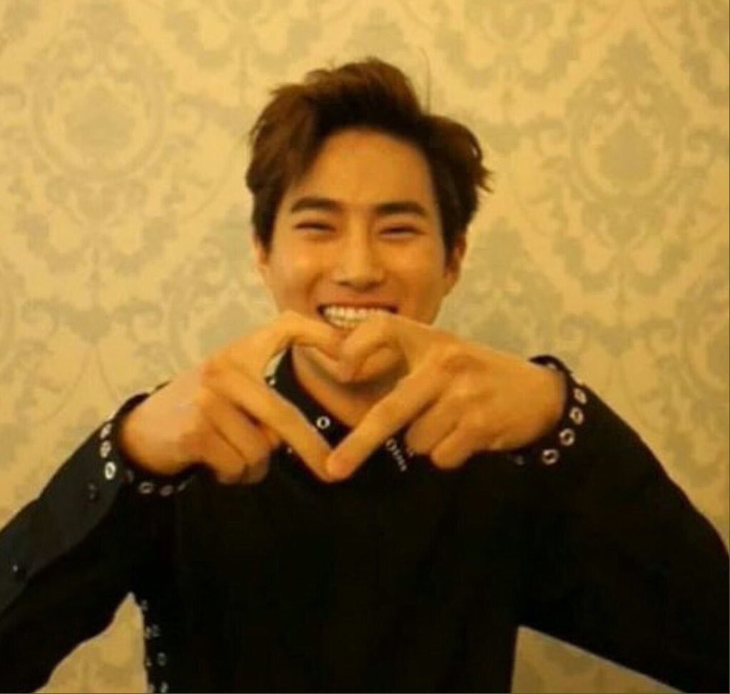 77andreea88's tweet photo. He is so sweet and cute and beautiful and talented and funny and sweet and caring and strong and.... I love him❤️
#Suho
#RespectTheLeader https://t.co/xKtW6XoI7l