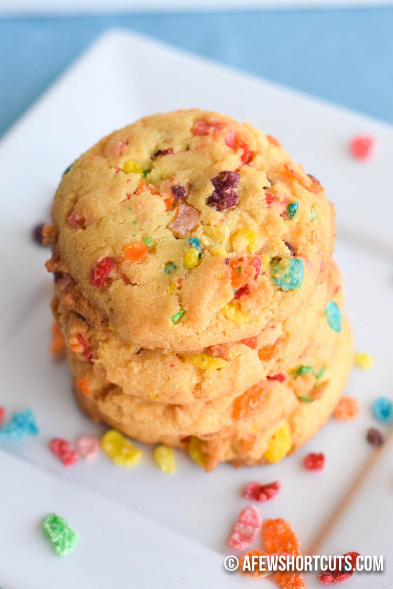 AFewShortCuts's tweet photo. So colorful &amp; Yummy Fruity Pebbles Cookies #Recipe @PebblesCereal https://t.co/ctMezDqKfU https://t.co/DWvHlzJDLx