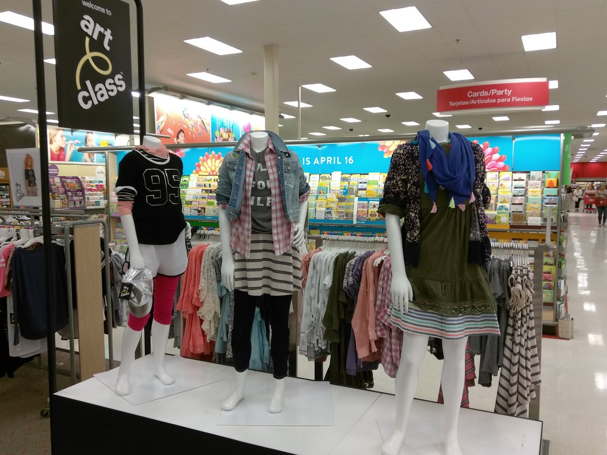 Great sell through in A-class..but  the brand image needed to remain strong...hmm.wwvmtld <a href="/NarlochKatie/">Katie Narloch</a> @ncraynon @cbarts84 <a href="/adriennelebo/">Adrienne Lebo</a>