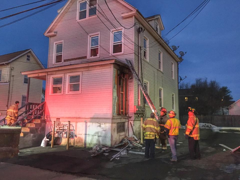 ctfirephoto's tweet image. Jr member Griffin Stover @kenwortht800gjs took in this small fire in #Stamford, Ct on Halloween Blvd. @SFDPIO #stamfordfire,