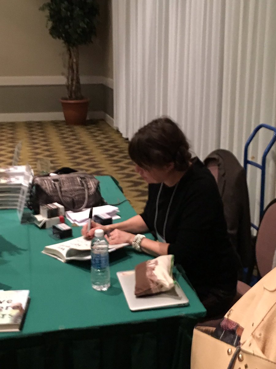 Perapiteticus's tweet photo. @melsa777 @johngreen @elockhart Met her last night, Keynote dinner speaker at #WritetoLearnMO last night. Watched her sign my copy. https://t.co/bSSv27B50G