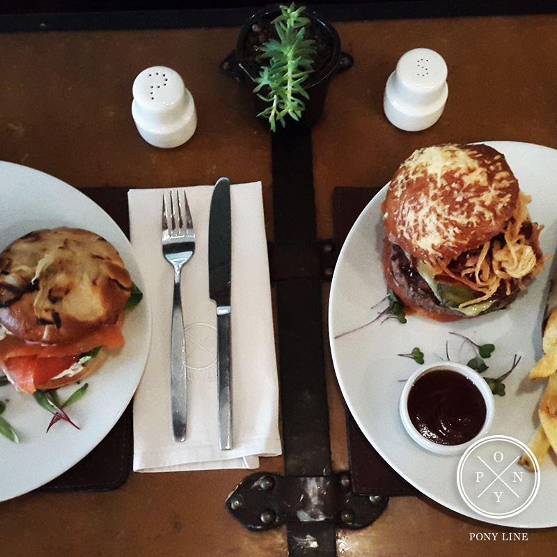 Dicen que el sexto día de la semana fue creado para compartir ¡Te esperamos en Pony Line Bar para que vengas con amigos y familia! 4321-1200