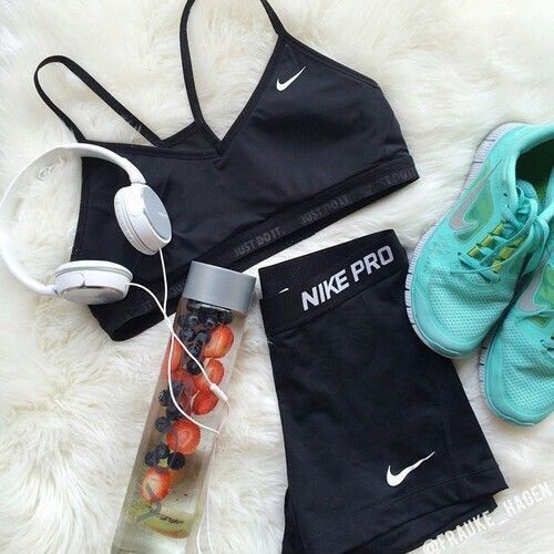 Flavored water is taaaa diiiie foooor 😋

buff.ly/2lfs1qb #nike #classic #sportsbra #pro