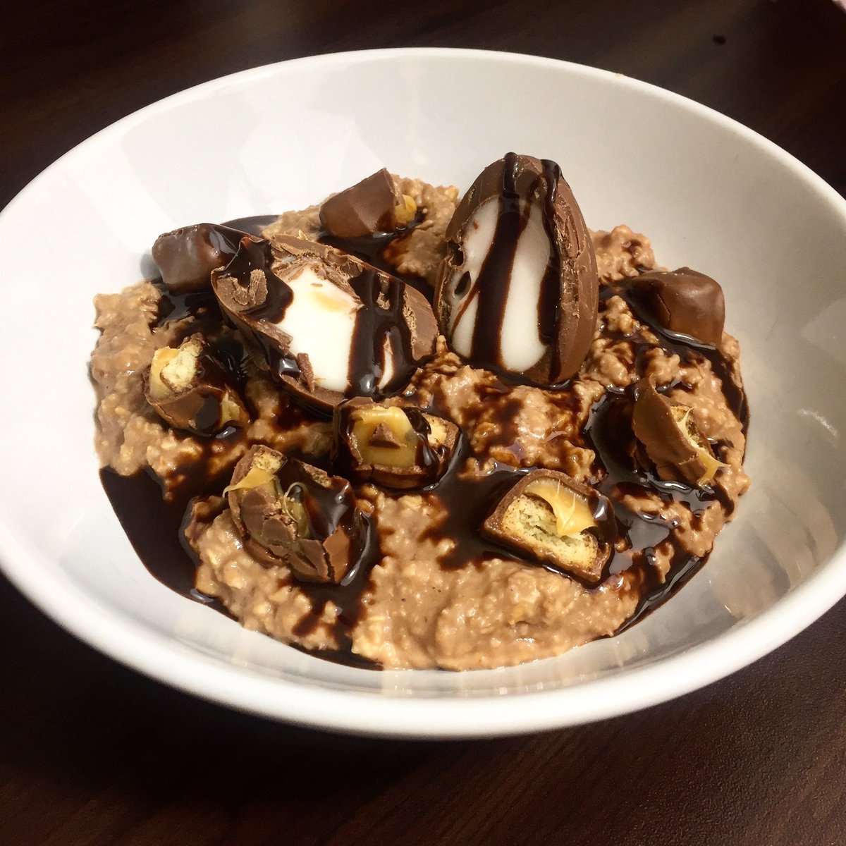 jaygeraghty_'s tweet photo. Last meal of the day... #Oats #twix #creamegg #550Calories Delicious 😋#90daysmtprogram #lean2017 #food #healthylifestyle https://t.co/7tYPdak6wN