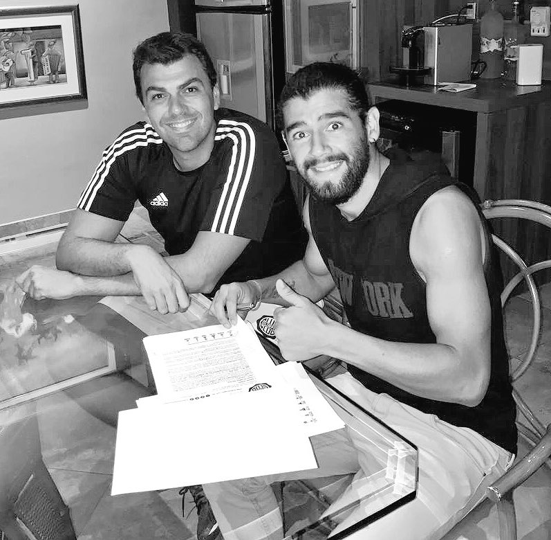 elClubOlimpia's tweet photo. Rodrigo Burgos es oficialmente jugador de #Olimpia.
¡#BienvenidoAlRey! https://t.co/HCdCtsOJzV