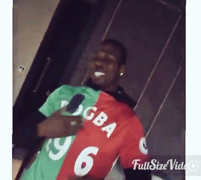 BusinessFoot's tweet photo. Pour #MUNASSE ou#MUFCASSE, #les3freres #Pogba étaient réunis.
Le troisième bien embêté entre Sainté et Manchester...
Il a choisi les 2 ! https://t.co/kmgsA9kLqf