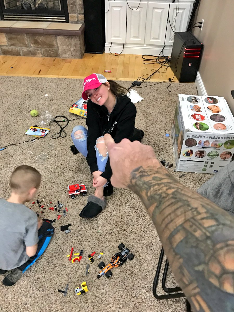 RomanAtwood's tweet photo. Huge! HUGE! Happy Birthday to my best friend in the whole world!! I am so lucky to have you in my life! I love you @_little_britt_ https://t.co/56Wsu8lGsn