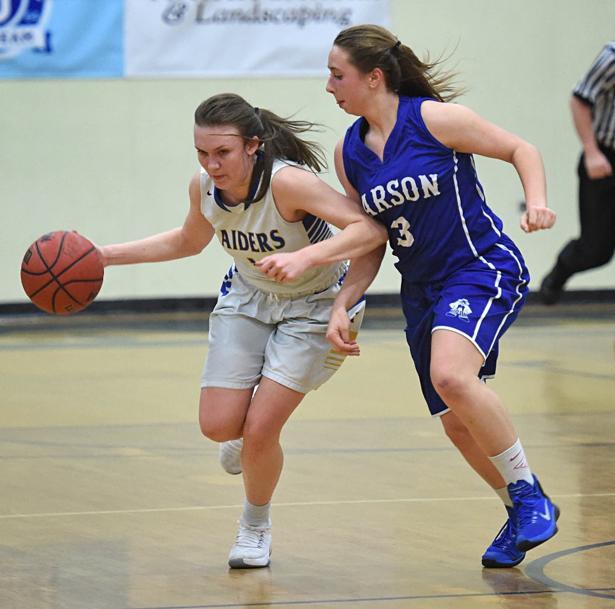 RGJpreps's tweet photo. Playoff action of girls basketball Carson at Reed @ https://t.co/dccOcpBobR
#carson_hoops #CarsonSenators #ReedRaiders https://t.co/gYx3rOvz16