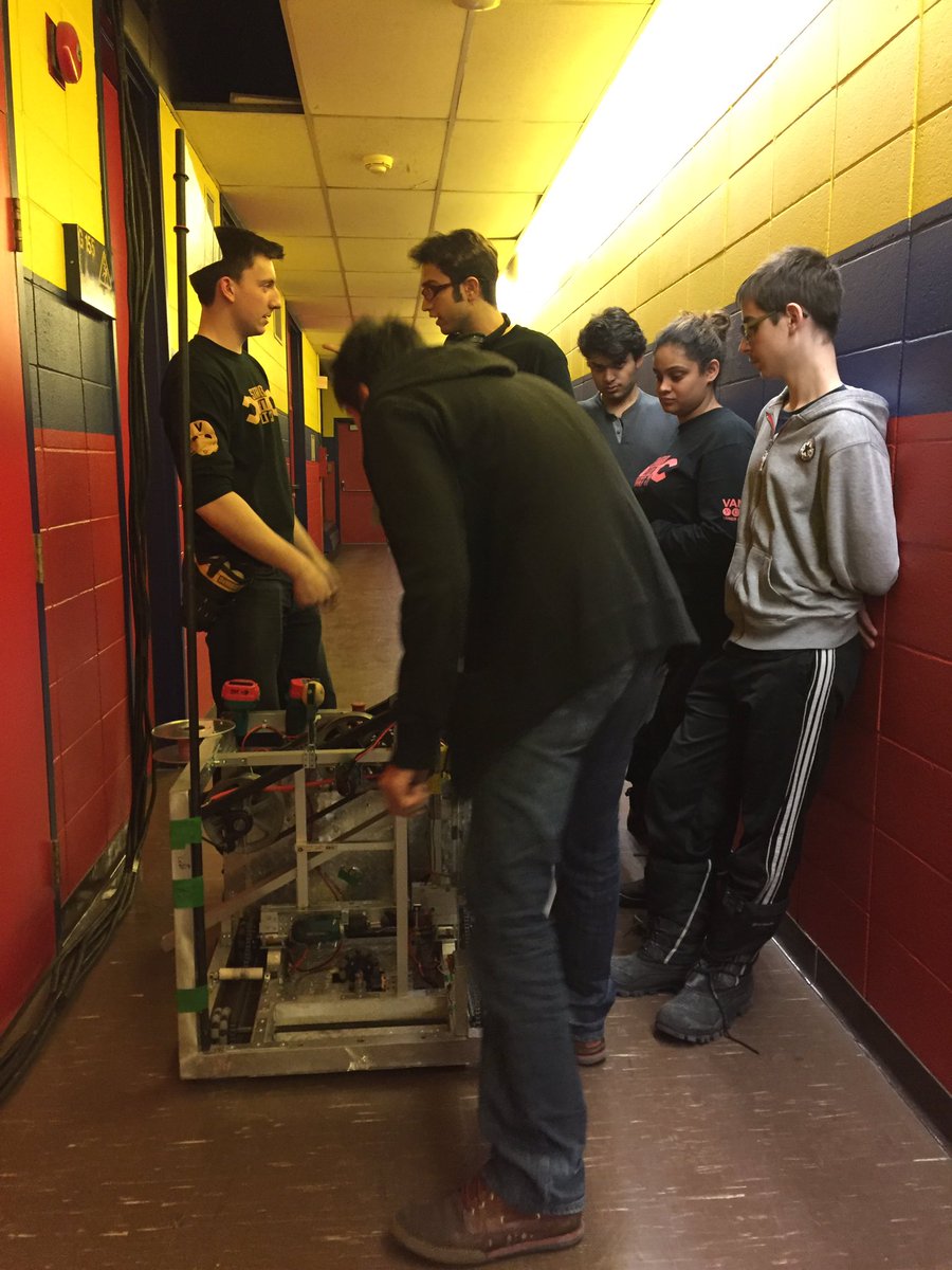 VanierRobotics's tweet image. Heat 1. // Sequence starting . . . #loops2017 #crcrobotics