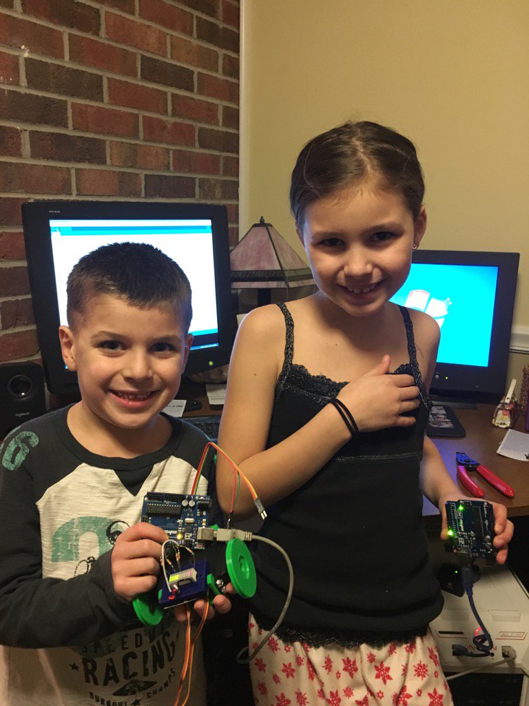 mstrcap's tweet photo. Teaching my "young-ins" some programming.
#STEM #hhselectronics #futuremakers #Arduino https://t.co/aE9ajnqjZ8