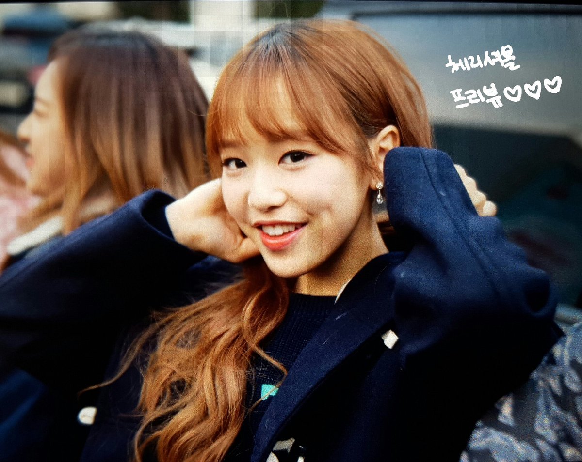 20000828net's tweet photo. 170217 뮤직뱅크 출근 #에이프릴 #레이첼 프리뷰

@APRIL_DSPmedia #APRIL #Rachel #성나연

나연이 이쁘당😍😍 https://t.co/eCvxqXeaFv