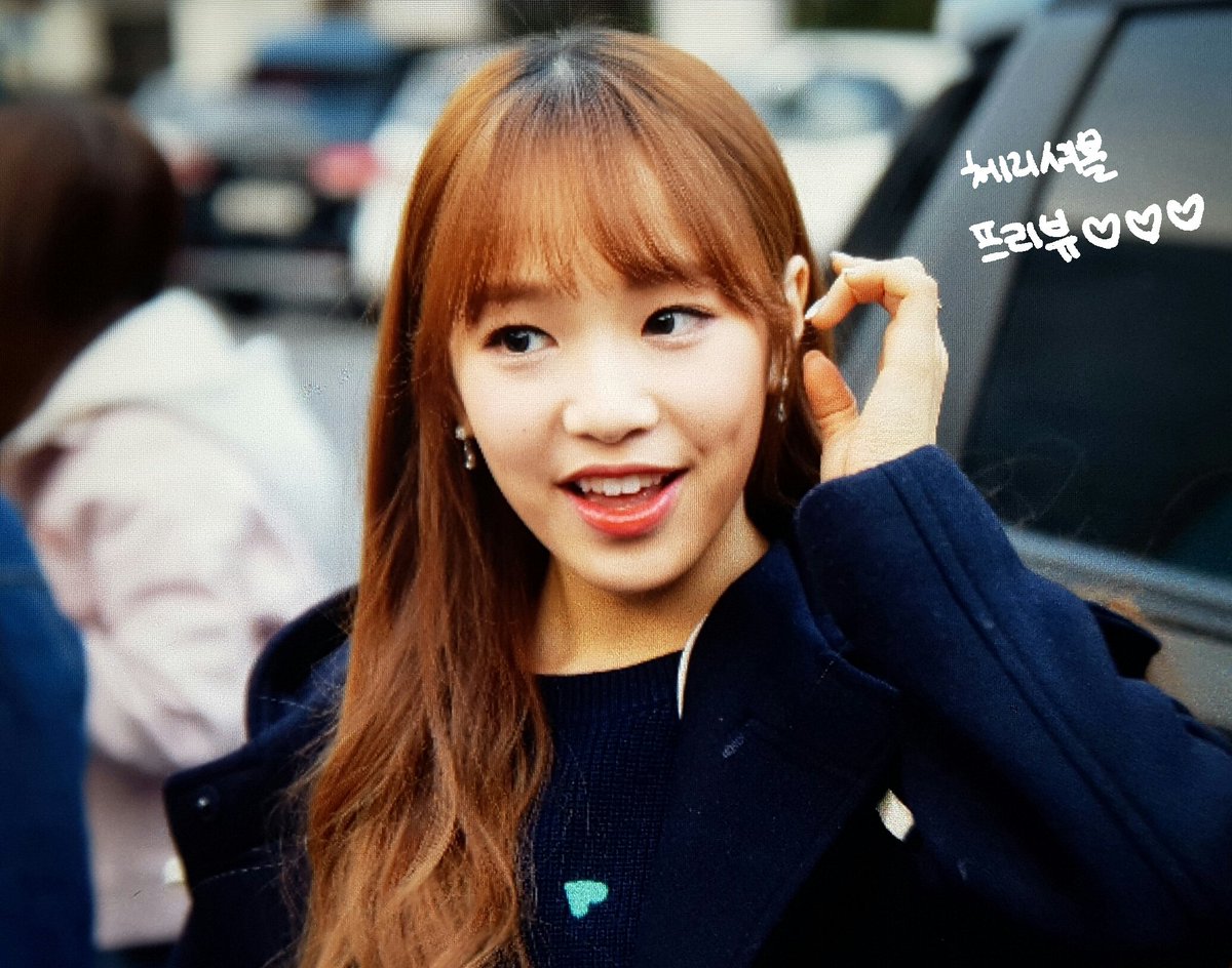 20000828net's tweet photo. 170217 뮤직뱅크 출근 #에이프릴 #레이첼 프리뷰

@APRIL_DSPmedia #APRIL #Rachel #성나연

나연이 이쁘당😍😍 https://t.co/eCvxqXeaFv