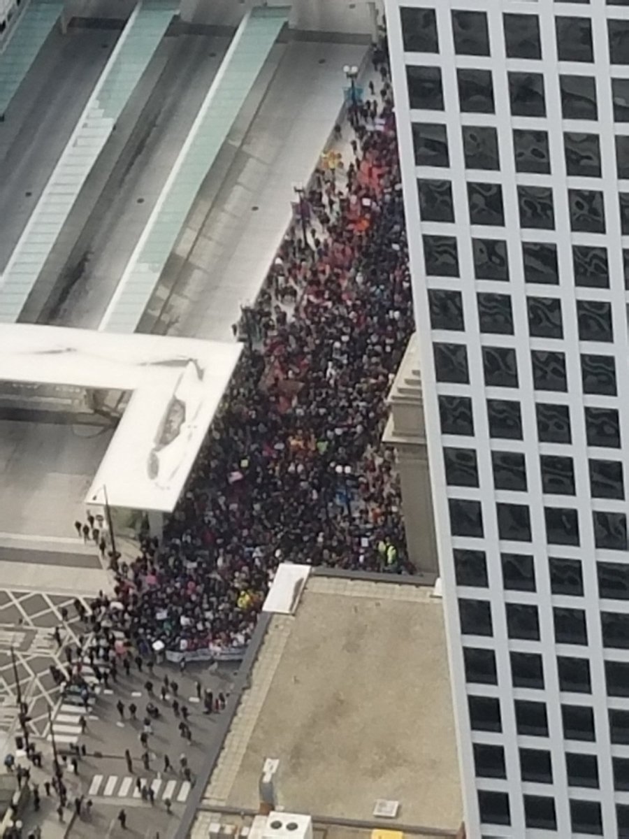 reportrebels's tweet photo. #ADayWithoutImmigrants Chicago resistance. #chistrikesback https://t.co/9P19eAEB2u