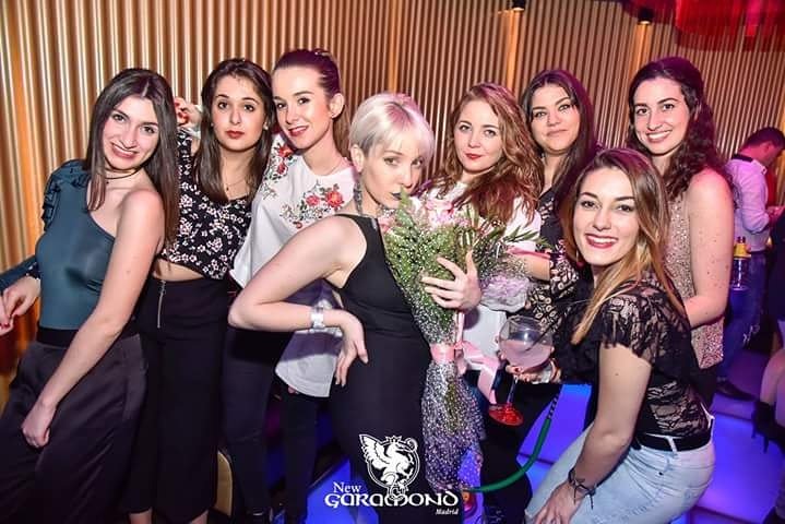 AlbertoEl7's tweet photo. 🌟#Discoteca #NewGaramond🌟
Chicas #Gratis hasta las 3:00
Chicos 1x10 o 2x17
#Lista de Alberto Sánchez
Info 699720434
#DiscotecasGratis https://t.co/ZIBEz7Gtae
