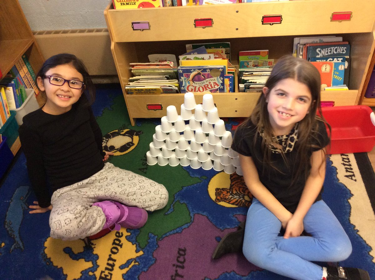 LynnCrest02's tweet photo. 2CS having fun, celebrating the 100th day!! @CoachOsborne https://t.co/KbZbjW93tg
