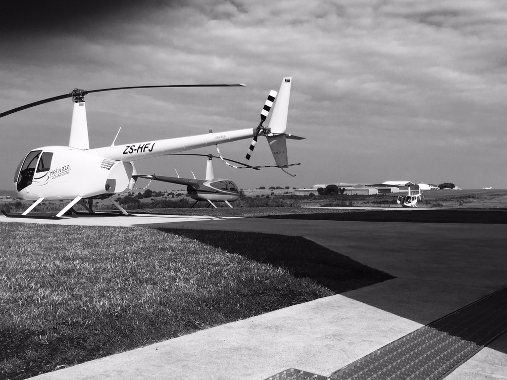 helivate's tweet photo. Thursday morning traffic jam at Helivate #helicopter #r44 #helifun #pilotraining #helicharter #flightschool https://t.co/3aZ0bnroLz