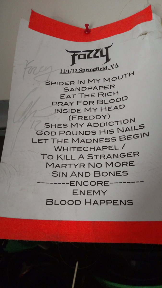 PerAspera240's tweet photo. @FOZZYROCK set... LIST! Signed by @IAmJericho #TheListOfJericho #DrinkItInMan https://t.co/C3s5SytxB5