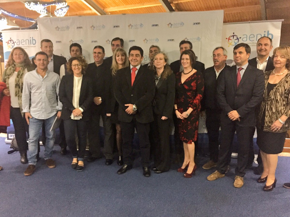 CarmenPlanas's tweet photo. Mis mejores deseos para la nueva directiva de #AENIB y felicitaciones a Margarita Dahlberg por su labor en favor de la #náutica balear
#CAEB https://t.co/xhoWn3M9sQ