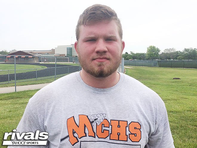 EDGYTIM's tweet photo. Minooka 2018 OL @DerekWentworth Derek Wentworth has been focusing on his team as they await a new HC https://t.co/SR8tJD9OYQ https://t.co/CzXIV6nHys