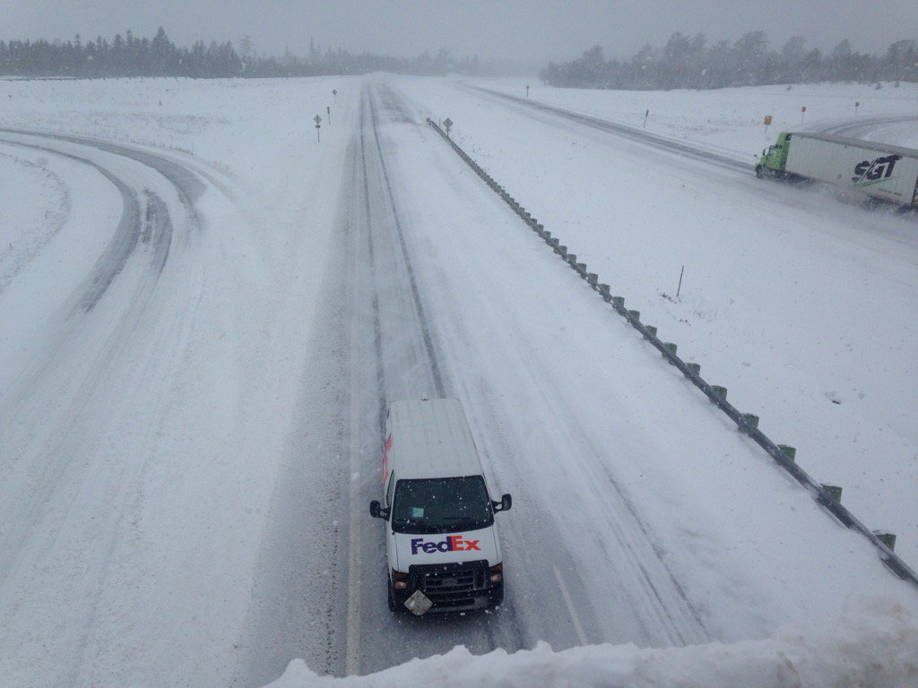daanmac220's tweet image. Keeping trucks on the road and staying safe in a storm. What truckers are facing @CTVAtlantic at 6