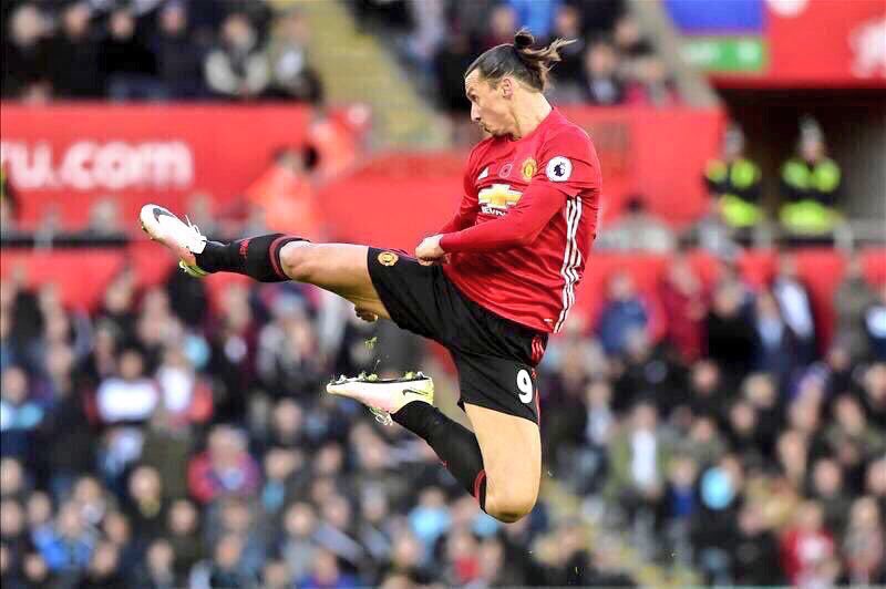 Footballogue's tweet image. [#Stat] Zlatan contre Saint-Étienne 

14 Matches 
15 Buts⚽️

🔥🔥🔥
