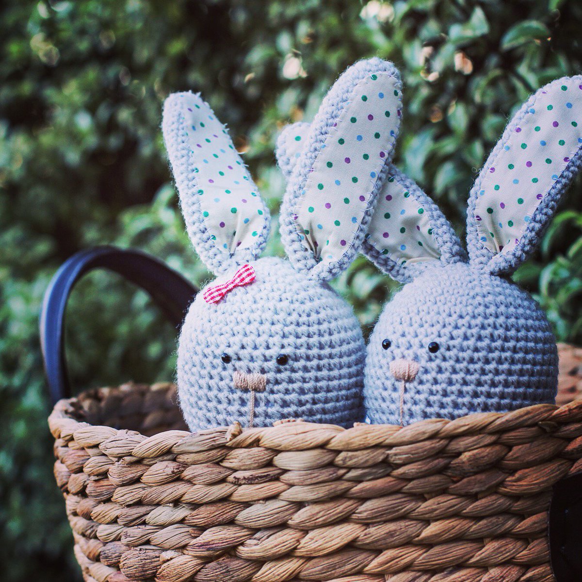 cocomokids_au's tweet photo. Bella and Benji love to play hide and seek!  🙈

See our range at https://t.co/oagMWW8qmR 

#crochetbunny #handmadegifts #easterbunny https://t.co/mVXRk6w8Lm