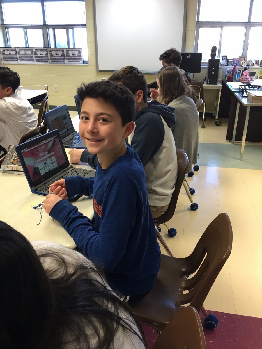 cross_holy's tweet image. gr.8&apos;s using tech &amp;amp; resources 2 make friendship bracelets! #mathineverything #techforlearning