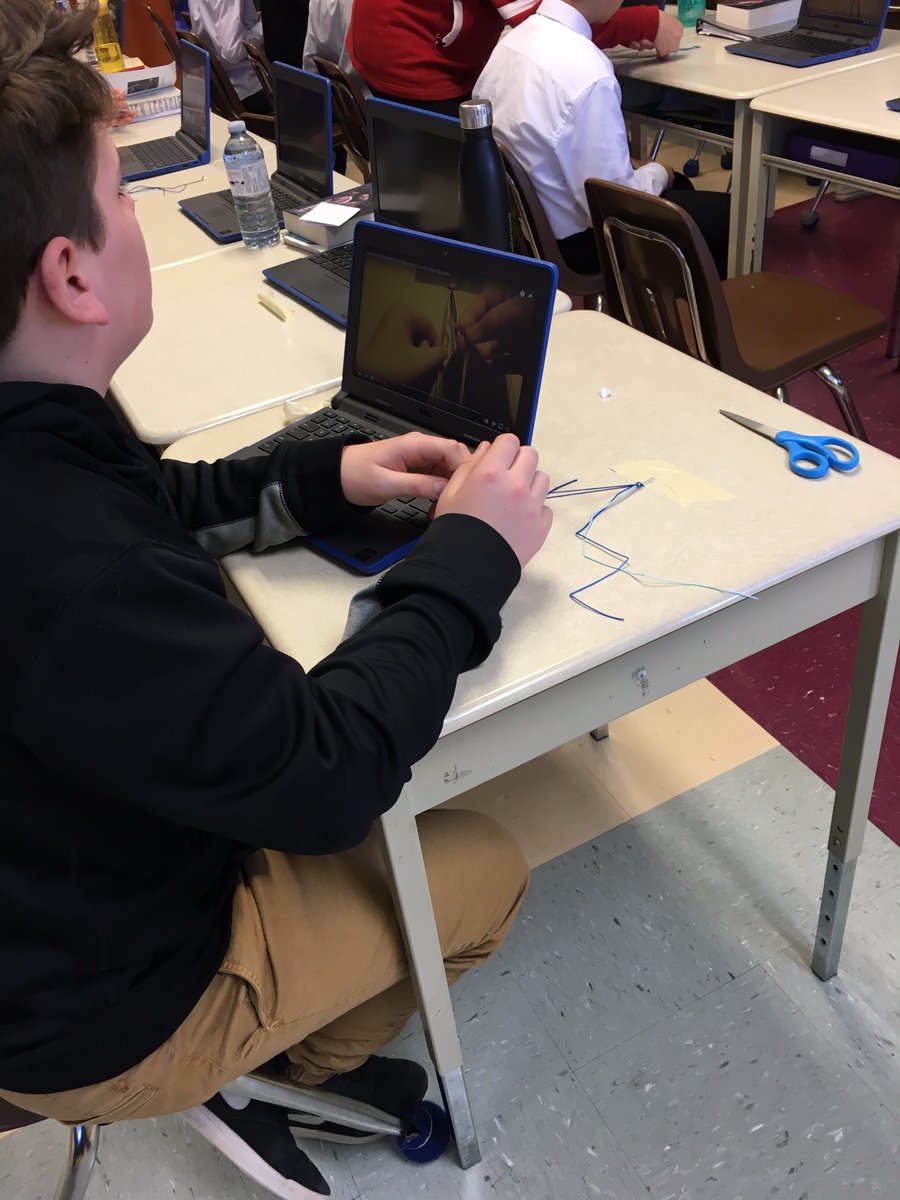 cross_holy's tweet image. gr.8&apos;s using tech &amp;amp; resources 2 make friendship bracelets! #mathineverything #techforlearning