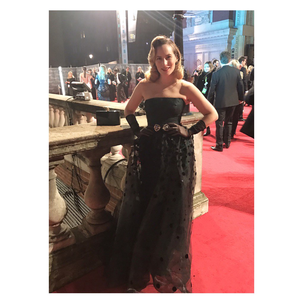 The elegant 👠 <a href="/charlottes_web/">Charlotte Olympia</a> <a href="/BAFTA/">BAFTA</a> in <a href="/SisleyparisUK/">Sisley Paris UK</a> #redlips in Tango 💄 #SisleyParis #Bafta #mua #TaniaGrier