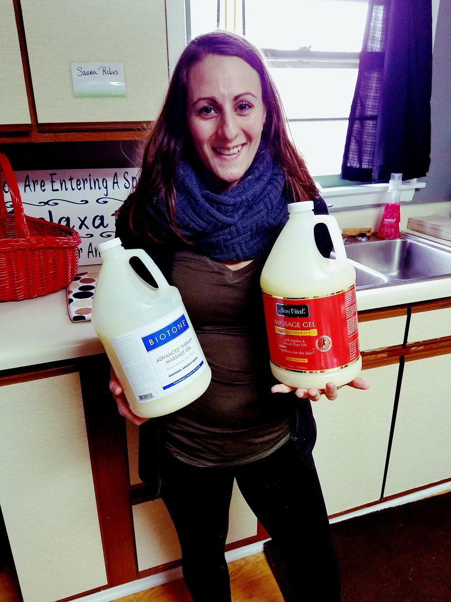 blurainmassage's tweet photo. When you can't decide, so you use both! #massagetherapyproblems #lotion #cream #gel #organic #biotone #bonvital https://t.co/yso9bQoHgP