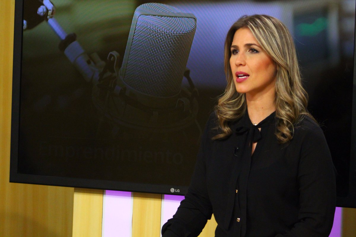Daniel_MLozano's tweet photo. Un honor ser entrevistado por @CLAUDIACANO07 en #MañanasUno #JóvenesLíderes fotos: @alfotografiarte @LiberRevista @Canalunocol @NoticiasUno https://t.co/O5RH9L2Rna