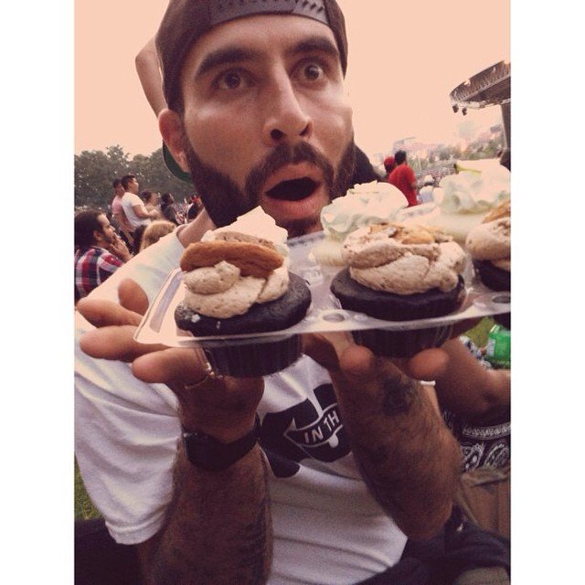 MookTheGreek's tweet photo. #tbt to @curbsidebliss cupcakes at @welcomeOVO fest 2014 w/ @Outkast + @YG. #mookeats #cupcakes #foodtruck #toeats #eatlocal #eatlocalTO. https://t.co/eqQ43dIe25