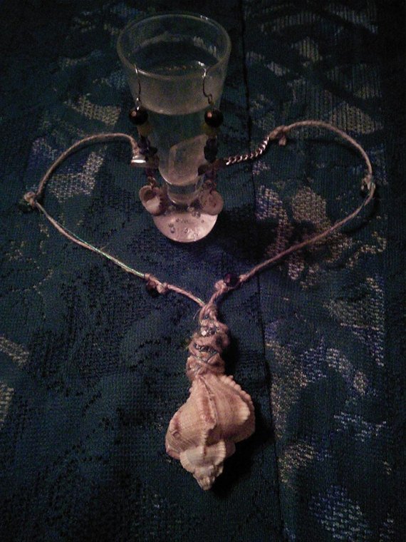 merrigancrafts's tweet photo. #seawitches #waterelement #necklace #uinque #handcrafted
https://t.co/kW9Q3JEc3Z https://t.co/QPe7zqOeDh