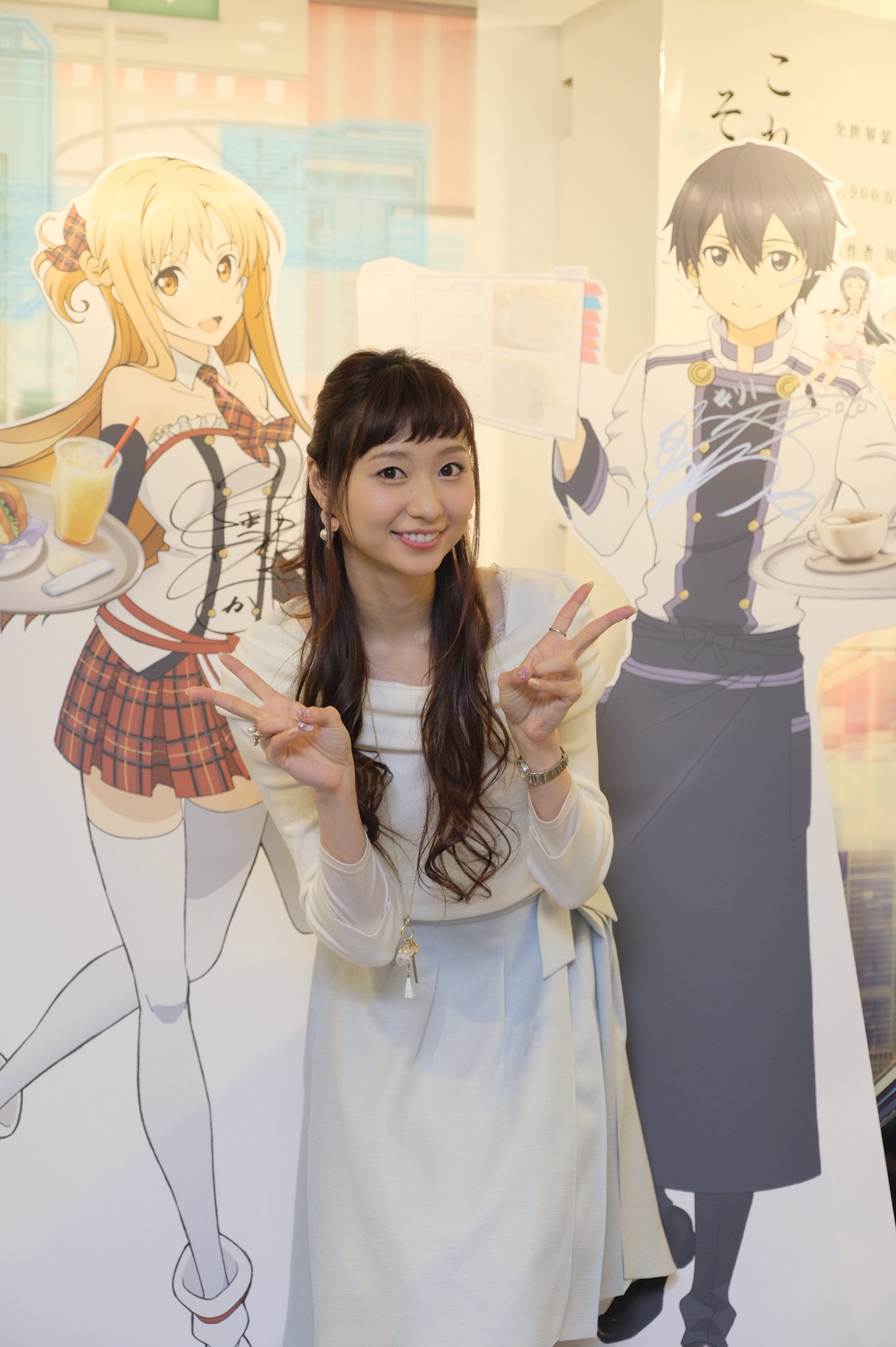 戸松遥 直筆サイン入りポスター ソードアート・オンライン アスナ 劇場版 SAOデザインTカード登場！声優サイン入りグッズも当たる
