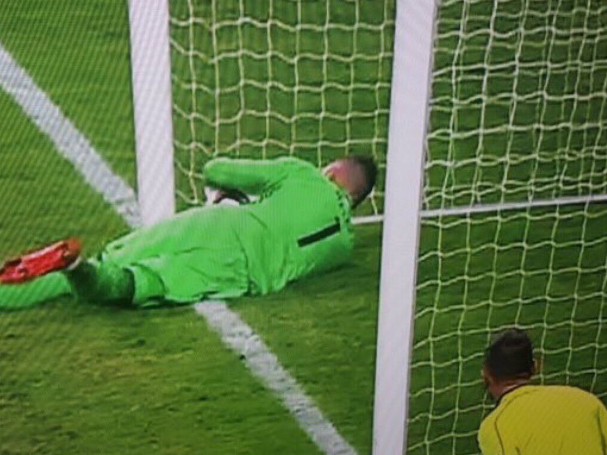 GMitchell_95's tweet photo. .@EuropaLeague @UEFA Is this ball over the line?! Has that just lost me £314? Is this the unluckiest bet ever? @FootyAccums https://t.co/cy9Mdtz4k6