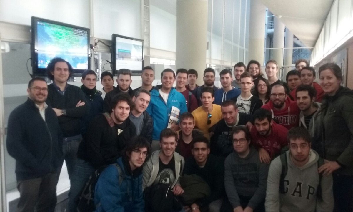 IESV_Espino's tweet photo. El alumnado de los #CF #DAW y #SMR y sus #profes
han visitado @_IFAE #CentroComputacional del @CERN
¡Están encantados con esta visita! https://t.co/KgYLdmZ9U2