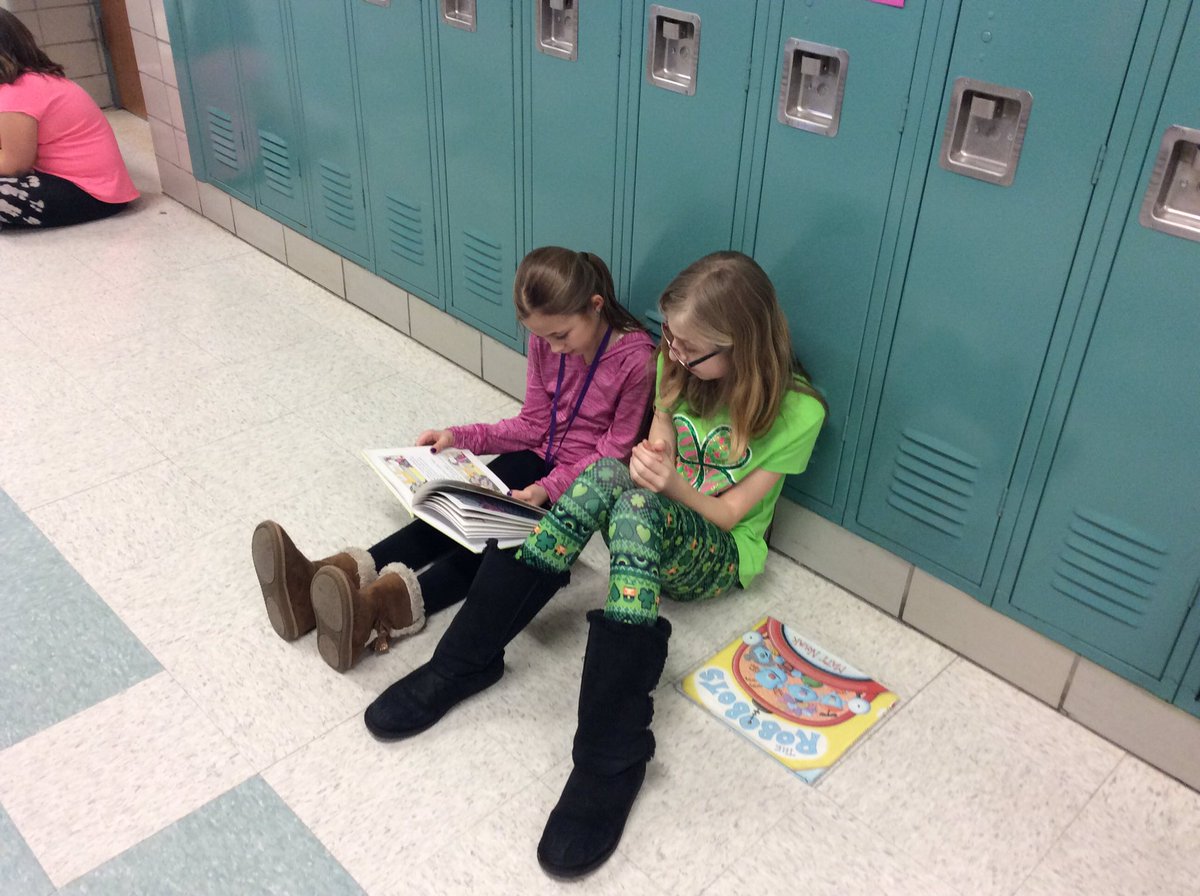 MrsCrubelsClass's tweet photo. Book buddies with 2nd grade @HoweElementary #WorldReadAloudDay https://t.co/pvDnK3j8kO